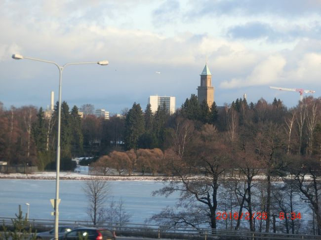 ヘルシンキの朝。<br />手前は海らしい。