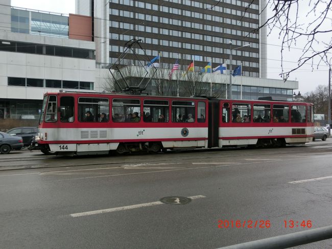 トラム。<br />Ｍr.添乗員の話として、この国にはロシア人が多いらしい。エストニアの人は穏やかで親切。ジジの感想というか事実として、女性は鼻が高く美しい金髪が多い。そして黒の細目のパンツで歩き方はストライドが長くスマート。