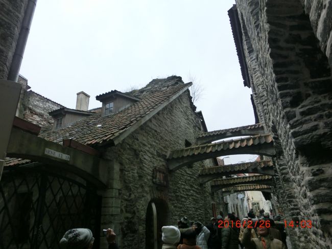 カタリーナの通路。ドミニカ修道院の南の壁面沿いにあり、旧市街で最も美しい通りといわれる。<br />この写真では良く分からない。