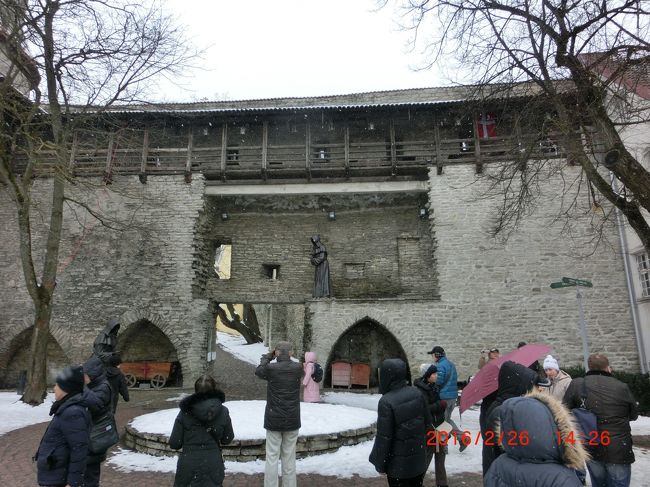 雪のタリンも価値あり。