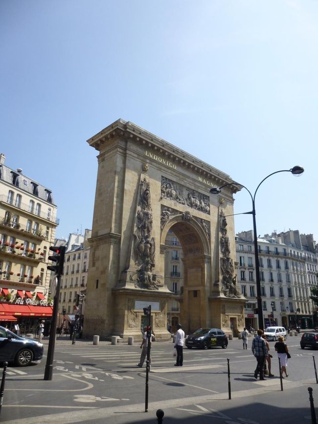 Porte Saint-Denis サン・ドニ門<br /><br />ルイ14世のライン河での戦勝を祝って1672年建造
