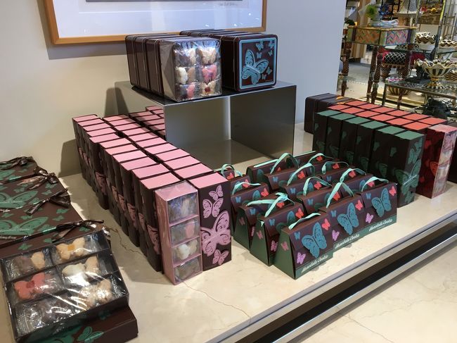 ニーマンマーカスＸホノルルクッキーカンパニーのコラボクッキー！<br />普通はパイナップル型だけど、限定な蝶々型。