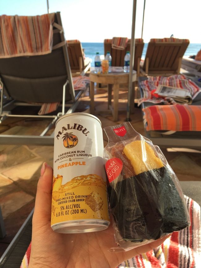 タオル借りて、ビーチベッド確保して、腹ごしらえ〜笑<br /><br />さーてと！