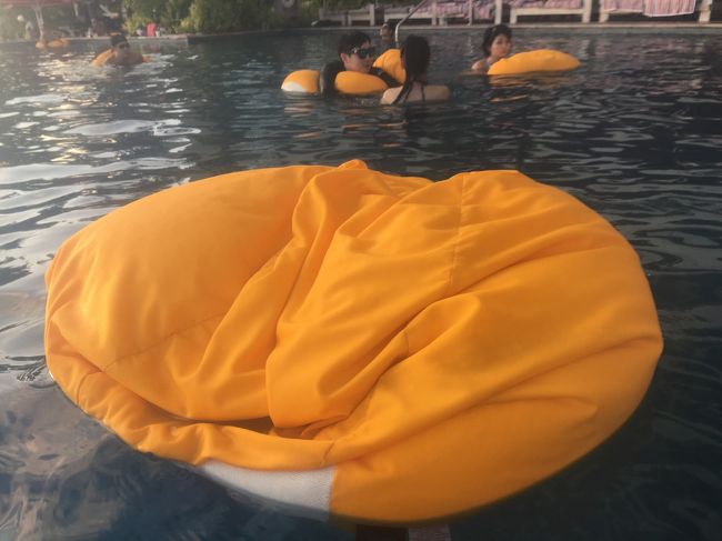 このビーズクッションに乗ってぷかぷか〜