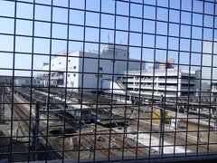 スタートはＪＲ取手駅東口から。
緑の常磐線が停まっています。