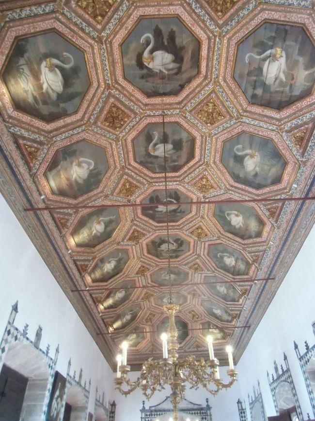 白鳥の間<br />宮廷舞踏会場だった部屋で、天井には夫婦円満の象徴とされる白鳥が27羽描かれています