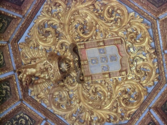 紋章が書かれています