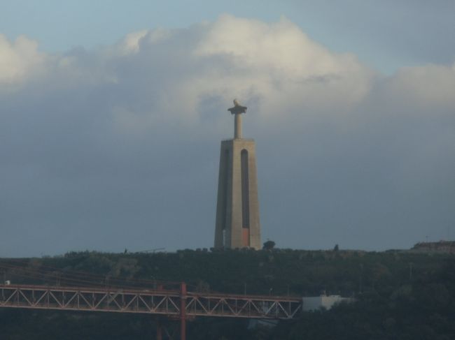 丘の上にキリストが見えます