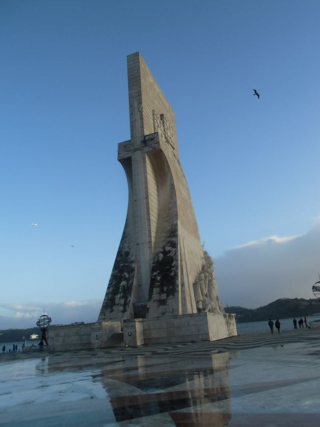 発見のモニュメント<br />　1960年にエンリケ航海王子の500回忌を記念して建てられました。<br />帆船をかたどっており、高さ52メートルあります。