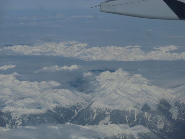 ミュンヘンに向かう機内より　雪山と雲海