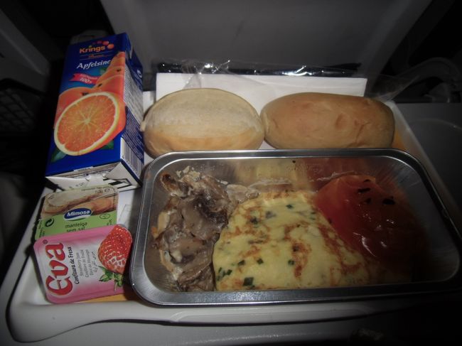 機内食　朝食　寝不足と疲れで食べれなかった