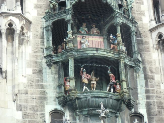 グロッケンシュピール<br />上の段から動き出し　それが終わると下の段が動き出しました。