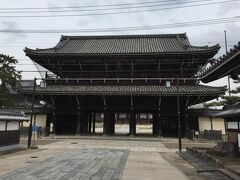 本山専修寺・山門