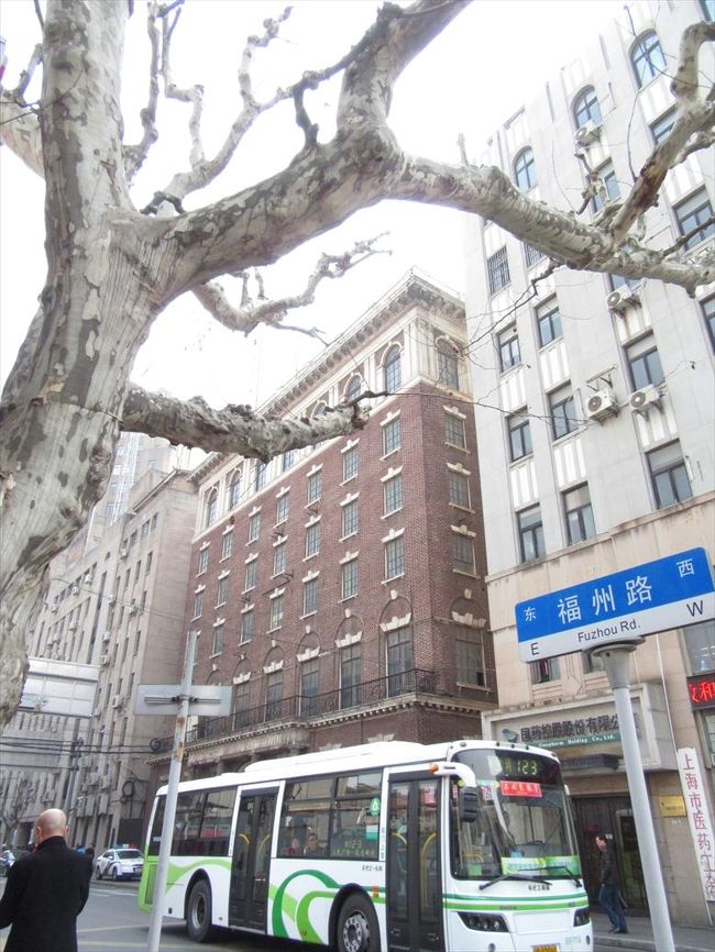 今回は上海在住中にずっと気になっていた船長酒店に泊まってみることにしました。<br /><br />高級ホテルとかではありません。ユースホステルです＾＾<br /><br />外灘に近い福州路にあります。