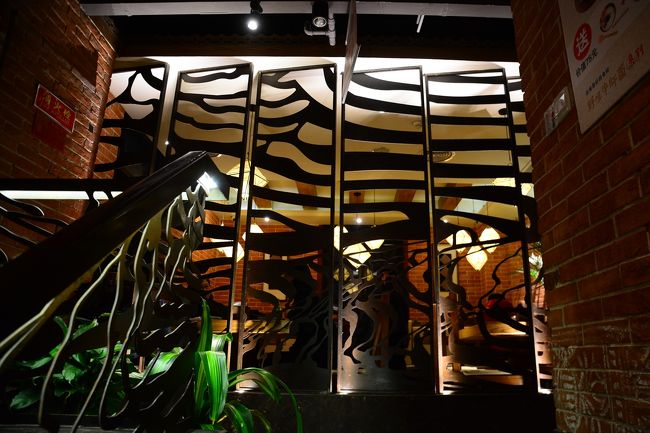 上海人の友人Amyが先に到着して席を取っておいてくれました＾＾3階だって。