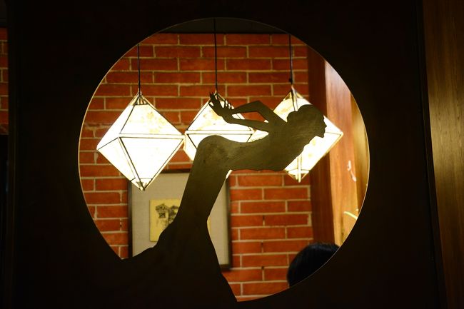 Amyはこの間香港で会ったあと、台湾に遊びに行ったそうです。でも帰りに香港乗継の2時間で空港で友人とお茶をしたら、香港→上海のフライトに間に合わず航空券の変更のために800HKドルも支払う羽目になったのだとか…(^^;)今度はどんなに時間があっても外でお茶しない！！と宣言してました。