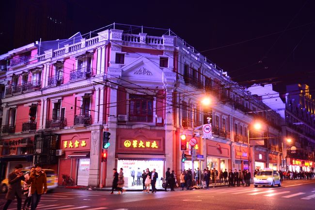 裏外灘散策しつつ、福州路のユースホステルに戻ります。