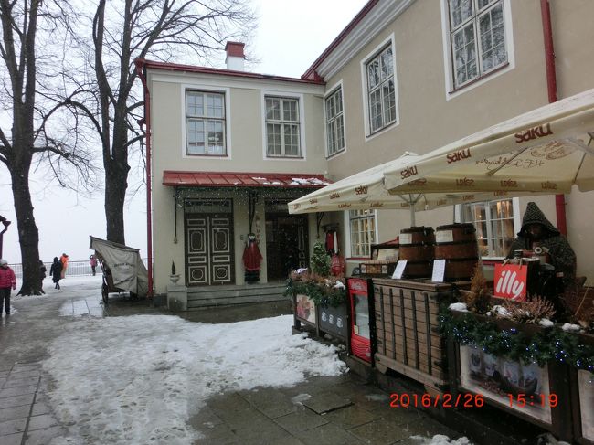 コーヒーショップ。ホットワインが飲みたいな・・・無理無理。