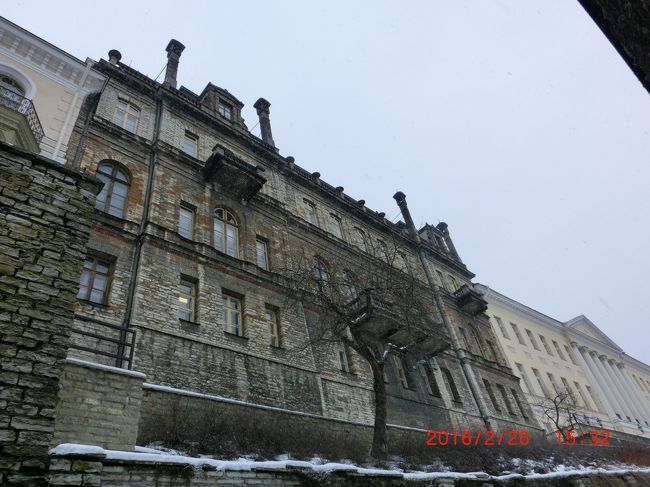 この建物も年期が入っている。