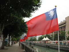 市制関連のイベントが予定されていたらしく、街中には台湾国旗が至る所にはためいていました。