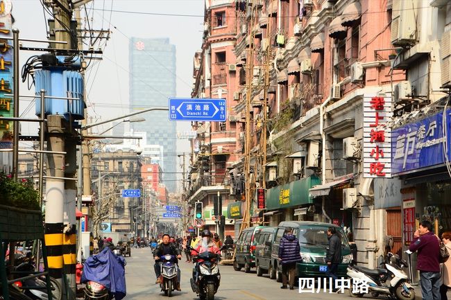 このごちゃごちゃ感、裏外灘の好きなところ。