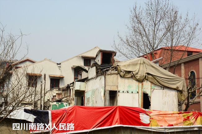 去年9月に友人と上海を歩いた時、人民路X四川南路、人民路X江西南路の一帯の古い住宅が立ち退きになっているのを見ましたが、結構取り壊しが進んだようです。<br /><br />2015年9月の様子（旅行記下の方）<br />http://4travel.jp/travelogue/11056140