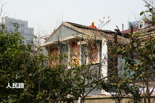 こちらはちょうど取り壊している最中でした。