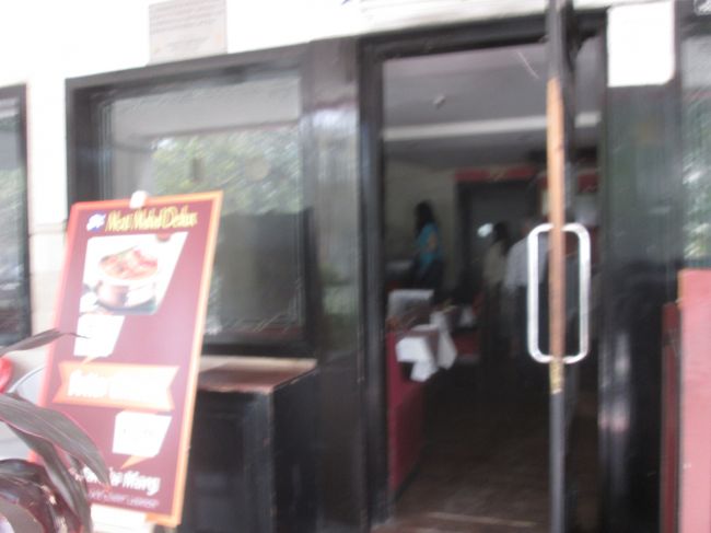 デリーのレストランモーティーマハル入口