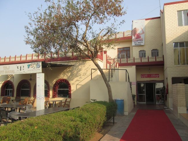 休憩をしたドライブイン、トイレはチップが必要です