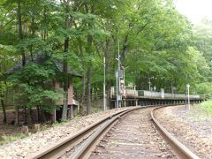 塔のへつり駅。小さな駅舎があるだけの小さな駅です。