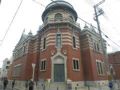 本願寺伝道院．
1911年真宗信徒生命保険株式会社の社屋として建てられた．
煉瓦造2階建一部3階建一部地下1階，銅板葺，南西隅門及び煉瓦塀附属，国重要文化財．

今回はここまで，久慈まで帰るため例年より早めの14:30の新幹線で京都を後にした．