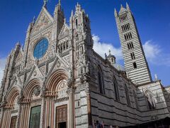 イタリアで一番美しいと云われる大聖堂
この写真を撮った、西側からの姿が最も美しいそうです。