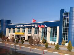Denizli空港到着です。快晴です。
ここからの行き方を調べてなく…
最悪タクシーか？と考えてましたが、タクシー見当たりません！
