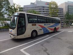 出発は東京駅から。
高速バスに乗車します。鹿島神宮方面は10分おきという頻度で運転されています。