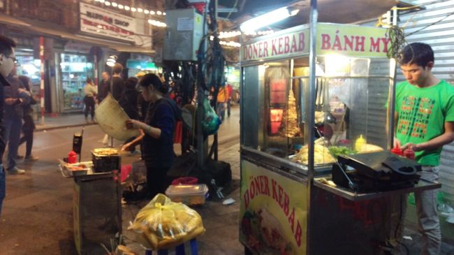 少ないですが飲食店も出ています。