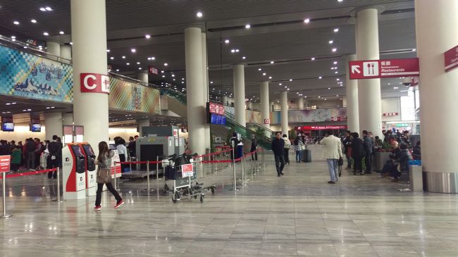 リスボアから空港までタクシーで７０パタカくらいです。