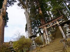 湯澤神社が見えてきました。