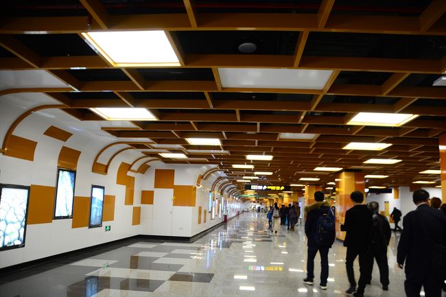 12号線で南京西路駅に移動しました。<br /><br />○　南京西路駅