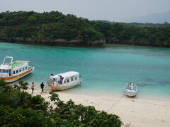 石垣島では予約していたレンタカーで　島内観光

まずは　川平湾

曇り空なのに　海は青い！

