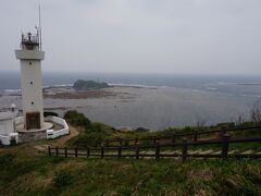 昼食の後に向かったのは　平久保崎灯台

ガーン　Σ(￣ロ￣lll)

想像していたのと違いすぎる〜〜〜