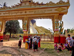 まずは、新しく作られたという「ミャッターリャウン寝仏」。