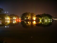 食後の散歩　ホアンキエム湖