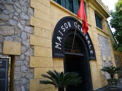 ぶらぶらとホアロー収容所へ