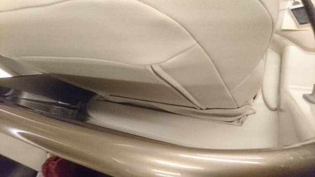 シートの裏を見てみると、