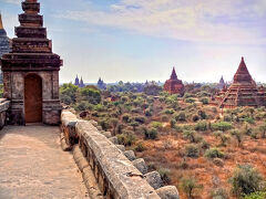 1131年に建てられた、シュエグーヂー寺院のテラスからの眺望。