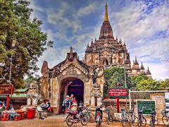バガンで2番目に高い55mの高さの塔を持つ、1174〜1211年にかけて建てられたゴドーパリィン寺院。