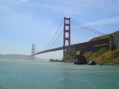 サンフランシスコといえば、
ゴールデンゲートブリッジ。
対岸よりのぞみました。