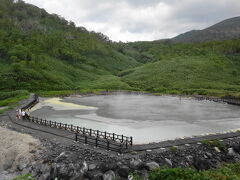 北海道旅行４日目は岩内からパノラマラインを抜けニセコへ。硫黄いっぱいの大湯沼はグツグツ煮えていました。
