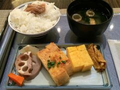 ANAクラウンプラザホテル新潟の朝食。

お米はもちろん新潟産コシヒカリ。

栃尾の油揚げや、からし巻きなどもありました。