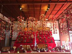 柳川では「さげもん」という雛飾りが有名です。
何十年も通っているにもかかわらず、初めて見学しました。